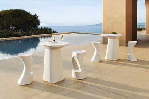 Tabouret de bar design original - NOMA - VONDOM - en polyéthylène / avec piètement en polyéthylène / piètement central
