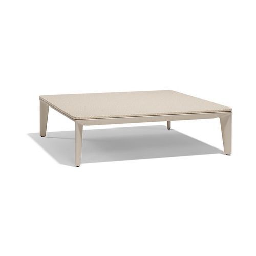 Table basse contemporaine - PASADENA - VONDOM - en ciment / avec piètement en époxy / carrée