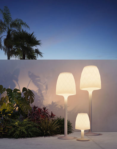 Lampe sur pied - VASES - VONDOM - en polyéthylène / contemporaine / d'intérieur