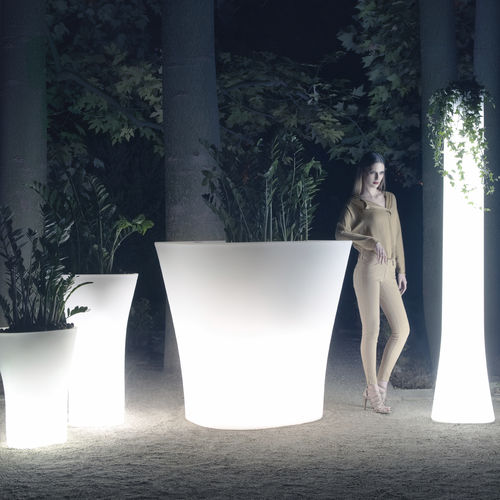 Pot de jardin en polyéthylène - BONES - VONDOM - lumineux / résidentiel / par Ludovica+Roberto Palomba