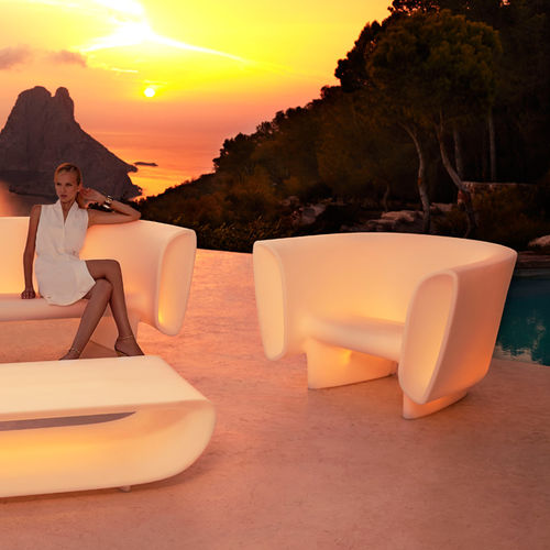 Fauteuil design original - BUM BUM   - VONDOM - en polyéthylène / en polyéthylène / lumineux