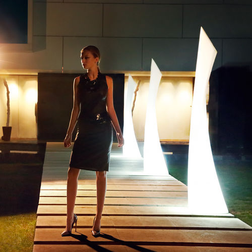 Colonne lumineuse contemporaine - WING - VONDOM - en polyéthylène / à LED / d'intérieur