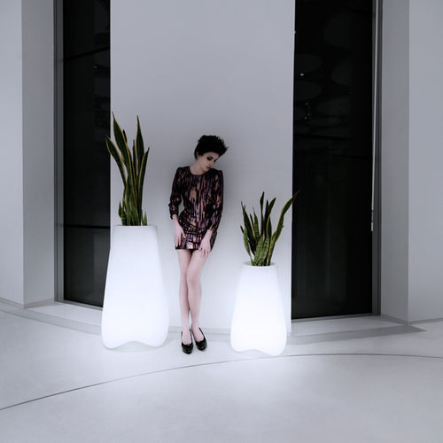 Pot de jardin en polyéthylène - PAL - VONDOM - rond / lumineux / résidentiel