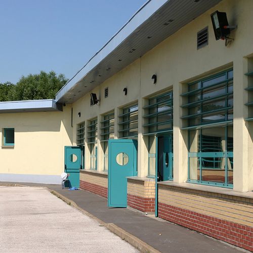 Brise-soleil en aluminium - UNIVERS® - INSTALLUX - pour façade / pour fenêtre / horizontal