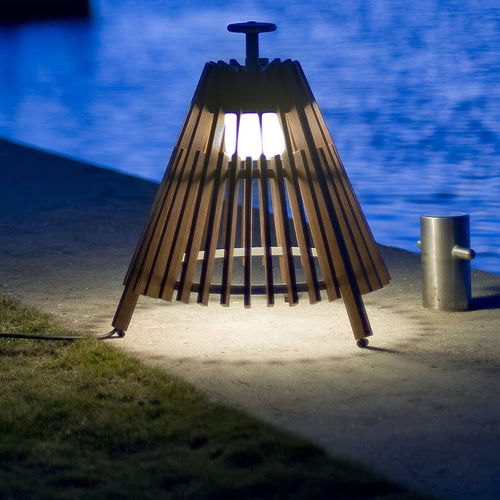 Lampe de sol - TIPI - ATELJE LYKTAN - en aluminium / en acier inoxydable / en aluminium laqué