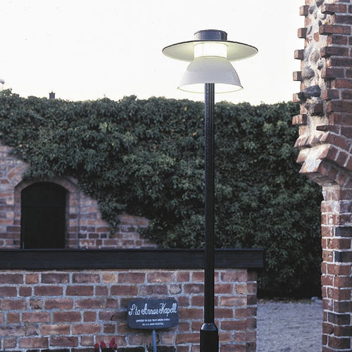 Lampadaire de jardin - STOCKHOLM PARK - ATELJE LYKTAN - contemporain / en fonte d'aluminium / en acrylique