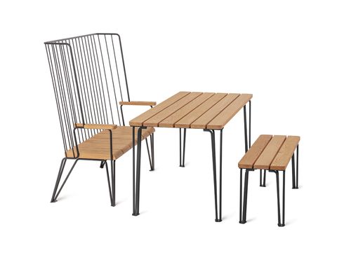 Ensemble table et bancs contemporain - Gard - NOLA INDUSTRIER - en chêne / en acier à revêtement par poudre / d'extérieur