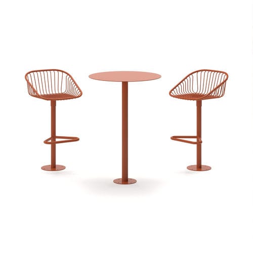 Ensemble table et chaises contemporain - Korg - NOLA INDUSTRIER - d'extérieur / en acier à revêtement par poudre / avec repose-pieds