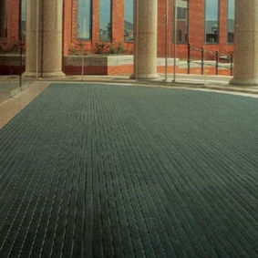 Tapis d'entrée professionnel - G4 - CS - Construction Specialties - en aluminium / antisalissure