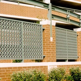 Bardage en grille - MYRIAD XXX - CS - Construction Specialties - en métal / texturé