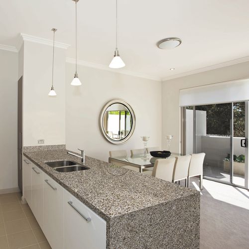 Plan de travail en granite - SILVESTRE GT - Levantina - de cuisine / de salle de bain / blanc
