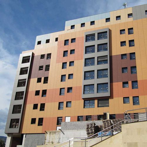 Bardage pour façade ventilée - WAVY AQUA - FAVETON - en panneaux / en céramique / vertical
