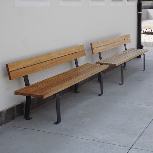 Banc public contemporain - ZETASEDUTA - Euroform K. Winkler GmbH - en bois de feuillus / en acier galvanisé / avec dossier