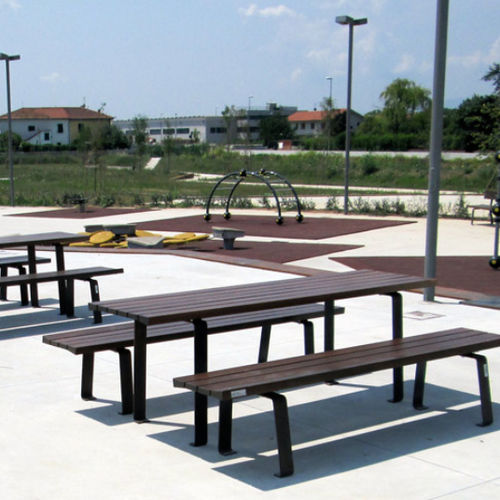 Banc public contemporain - ZETAPANCA - Euroform K. Winkler GmbH - en bois de feuillus / en acier galvanisé / sans dossier