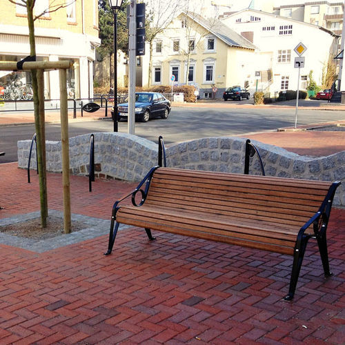 Banc public classique - GALA - Euroform K. Winkler GmbH - en bois de feuillus / en acier galvanisé / avec dossier