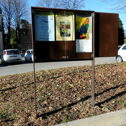 Panneau signalétique au sol - LINEABACHECA - Euroform K. Winkler GmbH - mural / en acier galvanisé / en verre