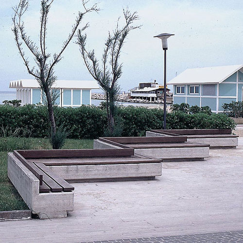 Banc public contemporain - BLOCK  - Euroform K. Winkler GmbH - en bois de feuillus / en acier galvanisé / avec dossier