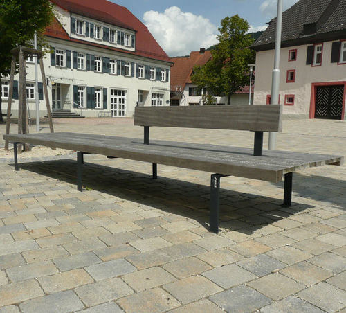 Banc public contemporain - LINEA - Euroform K. Winkler GmbH - en bois de feuillus / en acier galvanisé / avec dossier