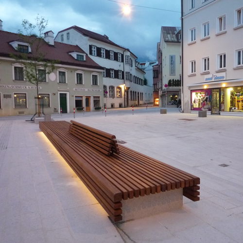 Banc public contemporain - INNSBRUCK - Euroform K. Winkler GmbH - en bois massif / avec dossier / sans dossier
