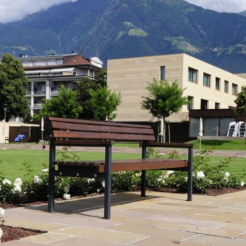 Banc public contemporain - QUATTRO - Euroform K. Winkler GmbH - en bois de feuillus / en acier galvanisé / avec dossier