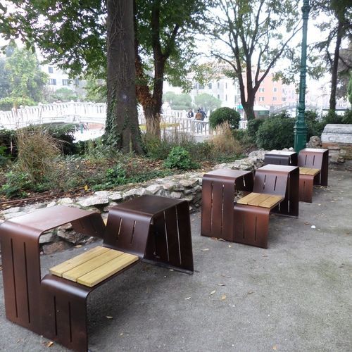 Banc public contemporain - CRYOU  - Euroform K. Winkler GmbH - en bois de feuillus / en acier galvanisé / en tôle d'acier