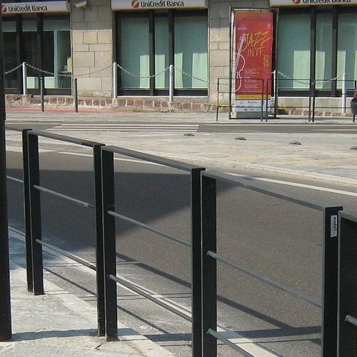 Barrière de protection - LINEABARRIERA LIGHT  - Euroform K. Winkler GmbH - fixe / en métal / pour espace public