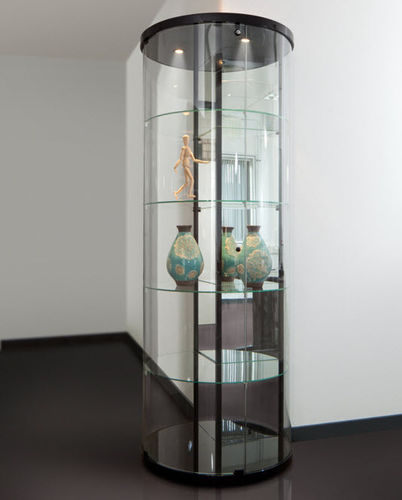 Vitrine contemporaine - CURVE THREE QUARTERS ROUND - SDB Vitrinebouw BV - en verre / en MDF laqué / aluminium