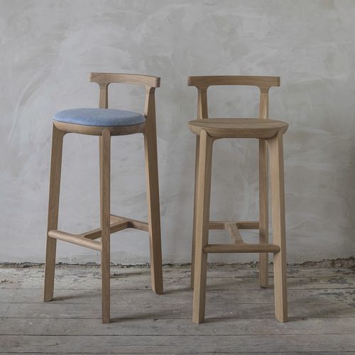Chaise de bar contemporaine - JURO - JAVORINA - d'intérieur / en tissu / en chêne