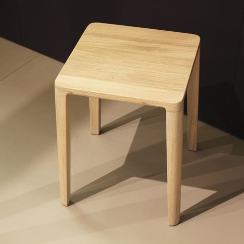 Tabouret contemporain - KA - JAVORINA - en chêne / en bois massif / en noyer