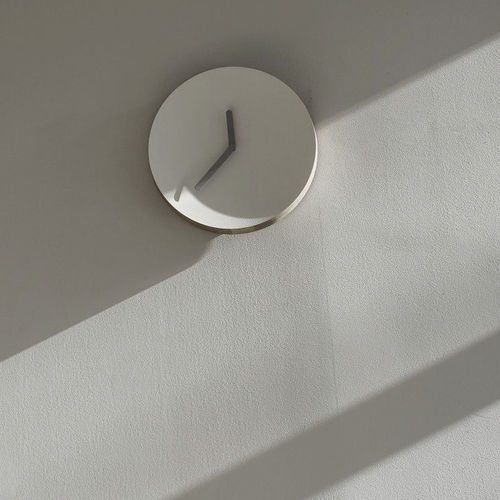 Horloge contemporaine - LUNA - JAVORINA - murale / analogique / en chêne