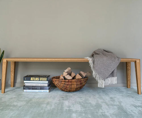 Banc contemporain - KA - JAVORINA - en chêne / en noyer / en bois huilé