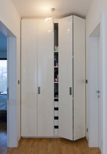 Armoire contemporaine - LUGI - en bois / à portes pliantes