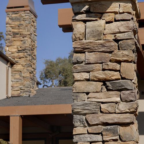 Parement de pierre - SHADOW ROCK - Eldorado Stone - intérieur / extérieur / à coller