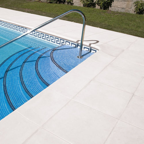 Margelle de piscine en pierre reconstituée - CAÑAVERAL - Verniprens