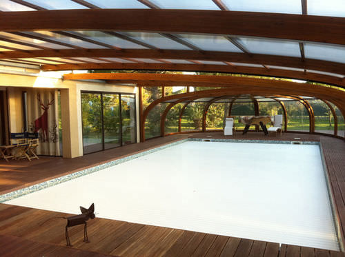 Abri de piscine adossé - ABRISUD - en bois / avec actionnement manuel