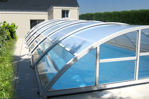 Abri de piscine mi-haut - CONFORT - PISCINES MAGILINE - télescopique / d'aluminium / avec actionnement manuel