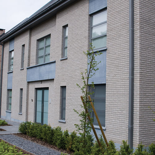Brique de parement de terre cuite - ZERO® : QUARTIS - Vandersanden Group - pour façade / à relief / gris