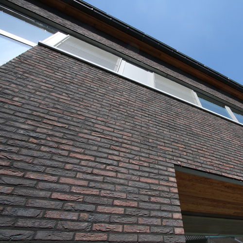 Brique de parement de terre cuite - CARBON - Vandersanden Group - pour façade / à relief / fait main
