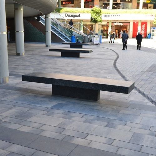 Banc public contemporain - PAUSE CENTRAL - Breinco - en béton / sans dossier / sans accoudoirs