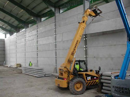 Mur de soutènement en béton armé - Thomas Armstrong - préfabriqué
