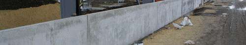 Mur de soutènement en béton armé - GROUND - Thomas Armstrong - modulaire / préfabriqué