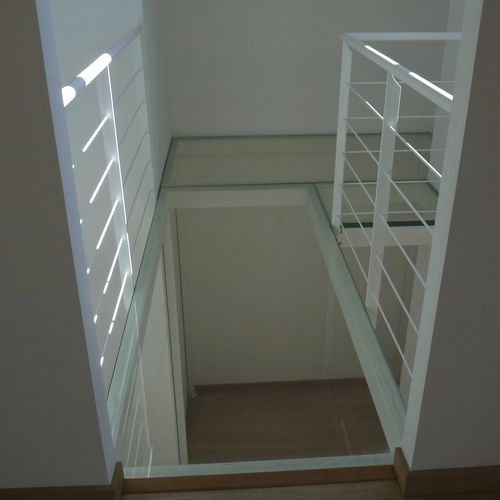 Passerelle en acier - Trescalini - en verre / d'intérieur / à poutres