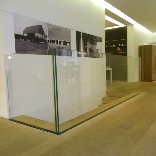 Garde-corps en verre - INTERIOR RAILY - Trescalini - à panneaux en verre / d'intérieur / d'extérieur
