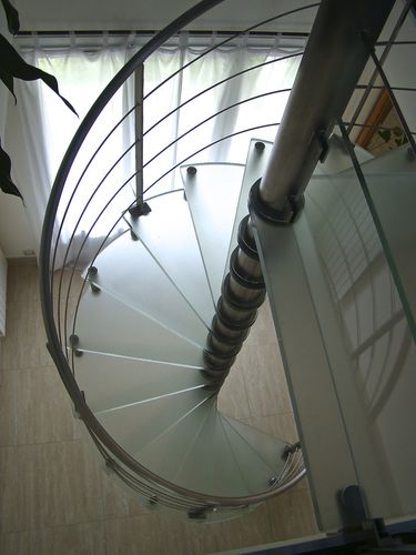 Escalier en colimaçon - SPIRO QUADRO - Trescalini - hélicoïdal / circulaire / à marches en verre