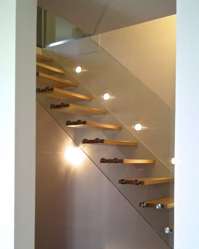 Escalier droit - SKYSTEP VERRE EXTRA CLAIR MARCHES BOIS - Trescalini - quart tournant / à marches en bois / structure en acier
