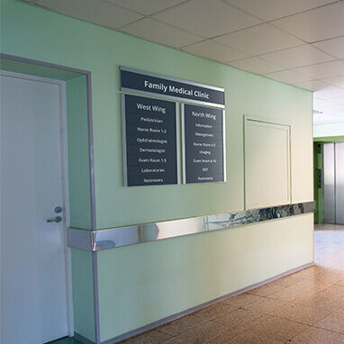 Plaque signalétique d'orientation - Vista Square - Vista System - murale / en aluminium / d'orientation