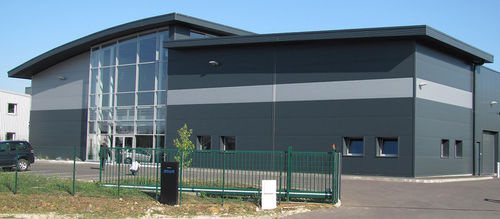 Bâtiment préfabriqué - SINGLE-STOREY - ASTRON - modulaire / en acier galvanisé / en verre