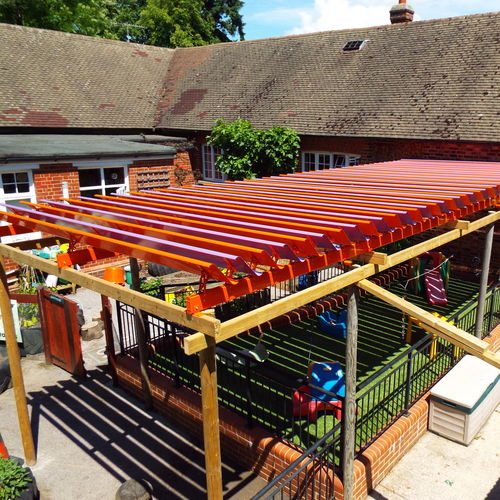 Pergola autoportée - OPEN-CLOSED - COSPICON  SA - en bois / en métal / à lames orientables