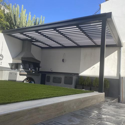 Pergola adossée - Cospisun - COSPICON  SA - en aluminium / à lames brise soleil / couverture en polycarbonate