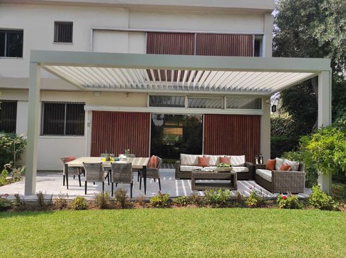 Pergola adossée - pergola - COSPICON  SA - en aluminium / en aluminium peint / à lames orientables